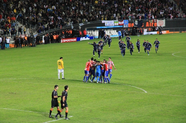 Paraguay celebrate winning the shoot out | © lwephoto.com