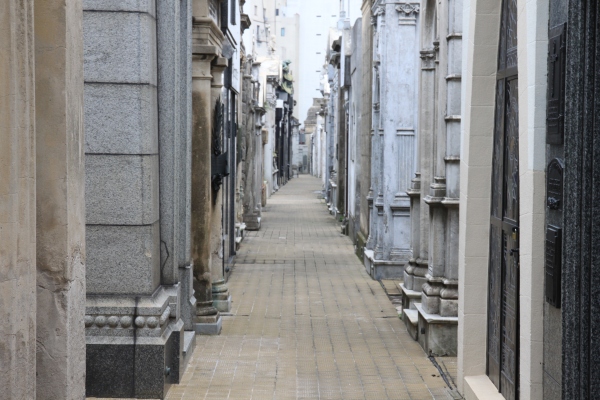 The never seemingly ending cemetery | © lwephoto.com